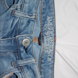 Light wash jeans (American eagle)